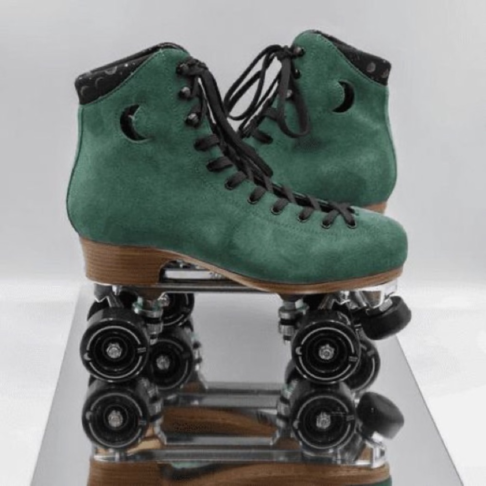 Moon Boot Roller Skates size 7 (women's 8-8.5) in Emerald Green